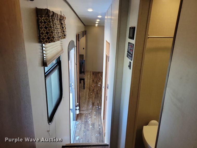 image for item NB9882 2019 Forest River Coachman Chaparral camper