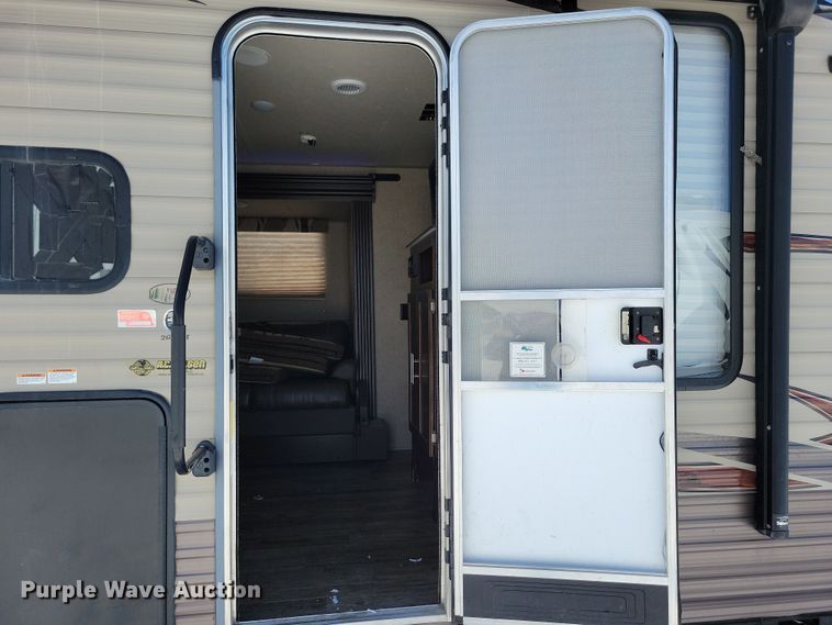 image for item NB9884 2017 Forest River Patriot camper