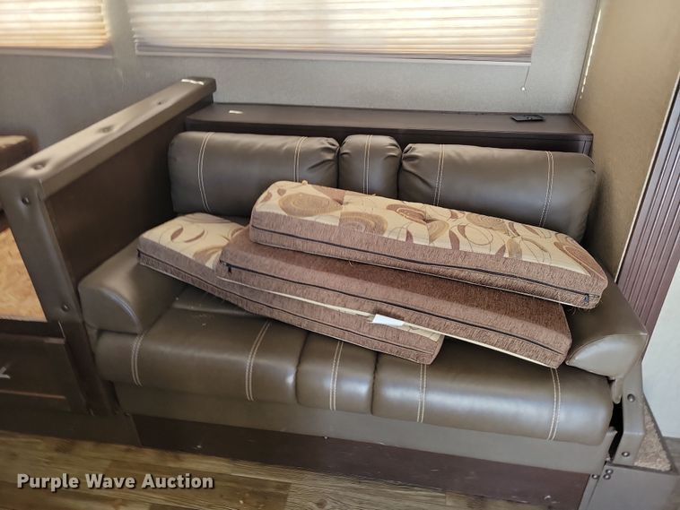 image for item NB9884 2017 Forest River Patriot camper