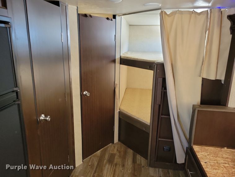 image for item NB9884 2017 Forest River Patriot camper