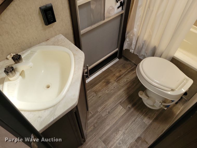 image for item NB9884 2017 Forest River Patriot camper