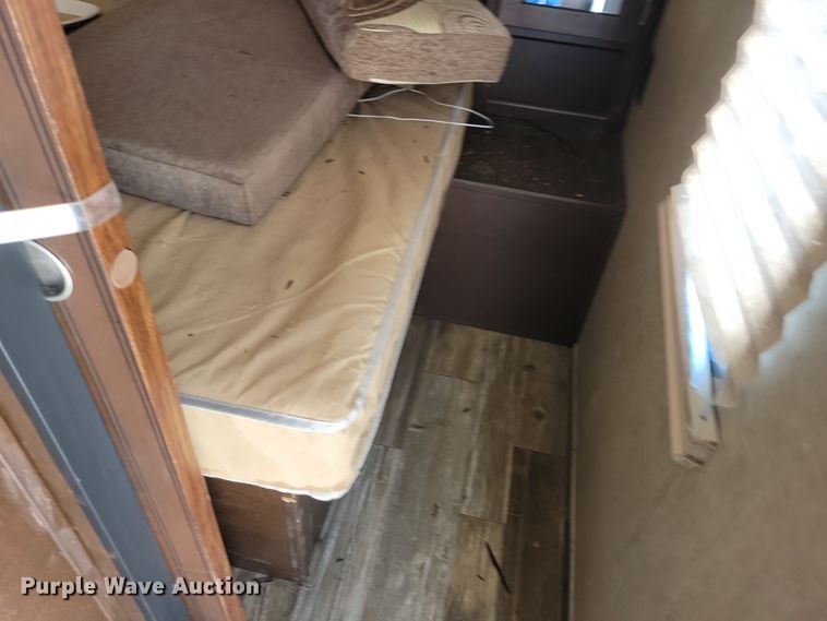 image for item NB9884 2017 Forest River Patriot camper