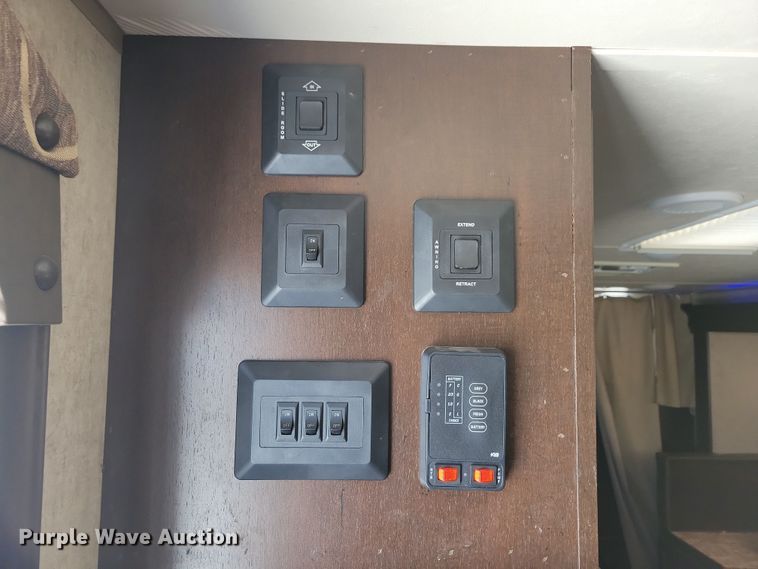 image for item NB9884 2017 Forest River Patriot camper