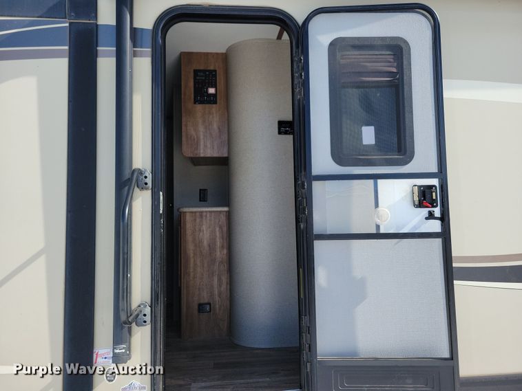 image for item NB9886 2017 Keystone Laredo 330RL camper