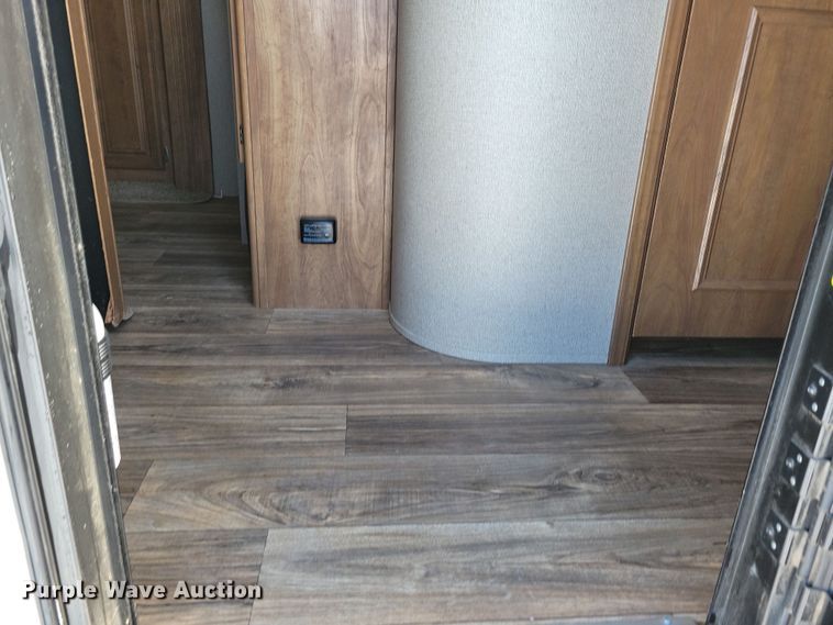 image for item NB9886 2017 Keystone Laredo 330RL camper