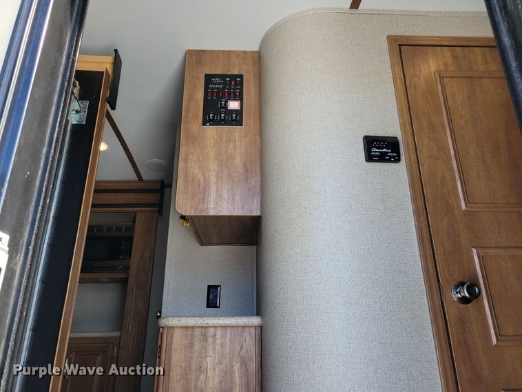 image for item NB9886 2017 Keystone Laredo 330RL camper