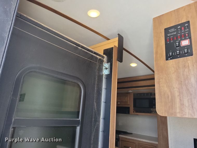 image for item NB9886 2017 Keystone Laredo 330RL camper