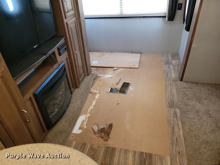 image for item NB9886 2017 Keystone Laredo 330RL camper