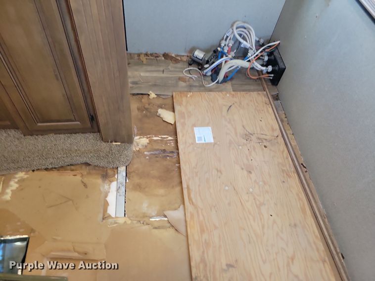 image for item NB9886 2017 Keystone Laredo 330RL camper