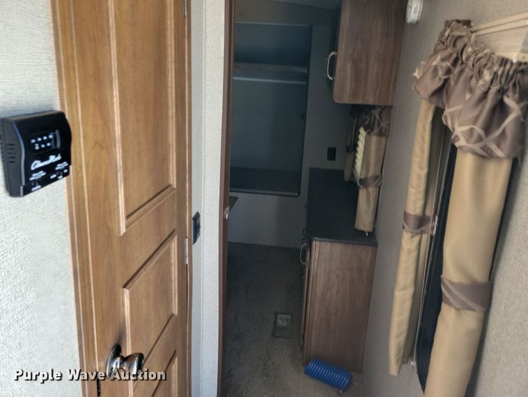 image for item NB9886 2017 Keystone Laredo 330RL camper