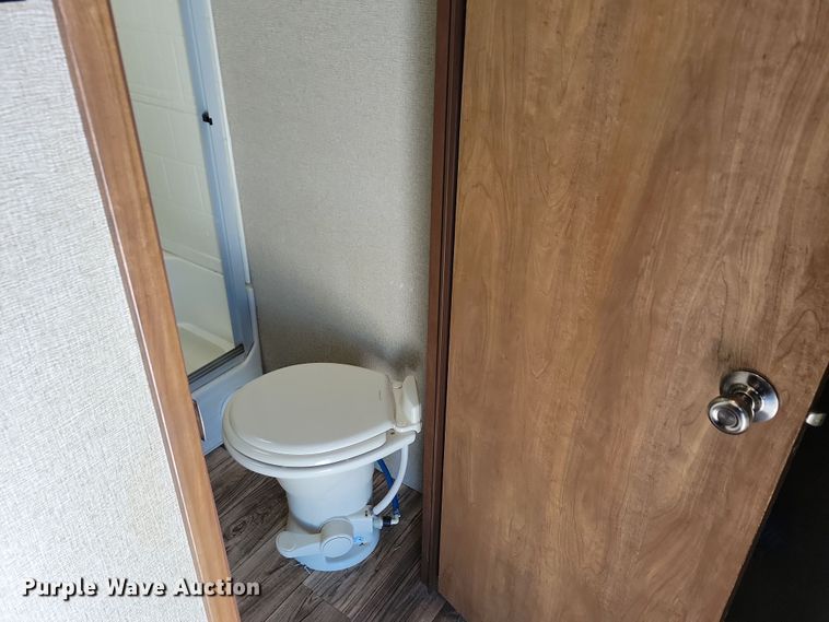 image for item NB9886 2017 Keystone Laredo 330RL camper