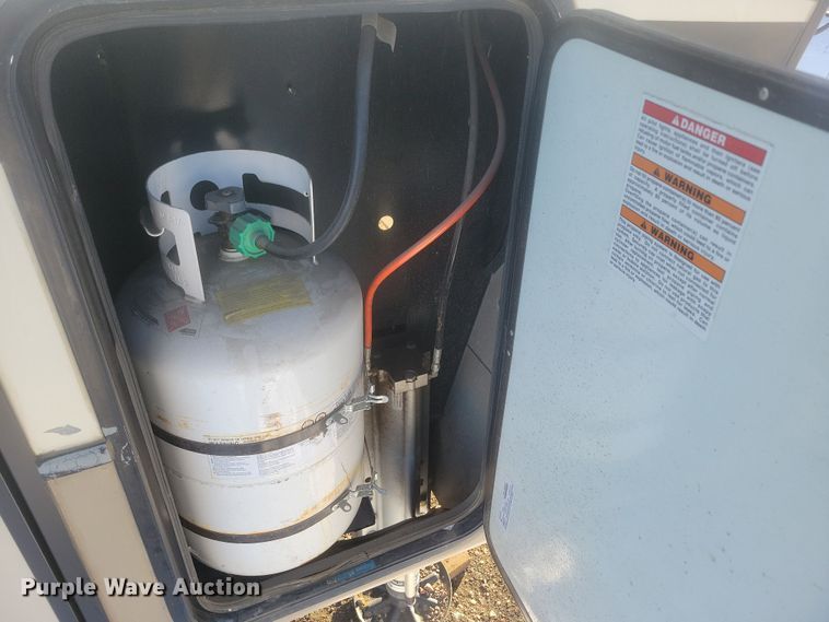 image for item NB9887 2018 Keystone Montana camper