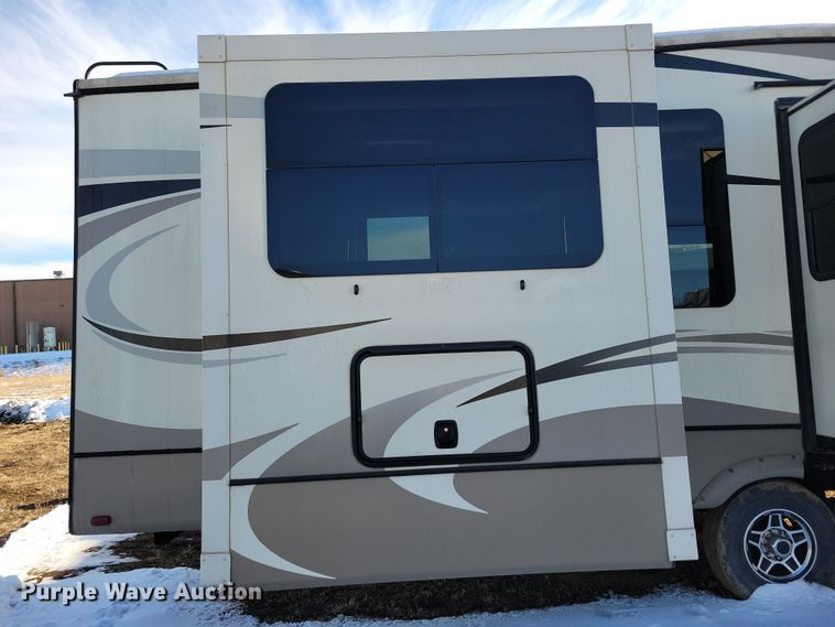 image for item NB9887 2018 Keystone Montana camper