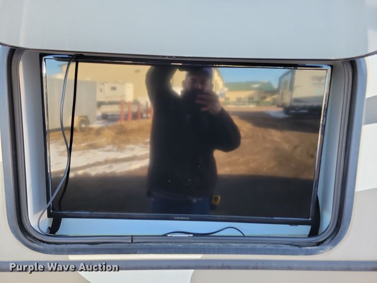 image for item NB9887 2018 Keystone Montana camper