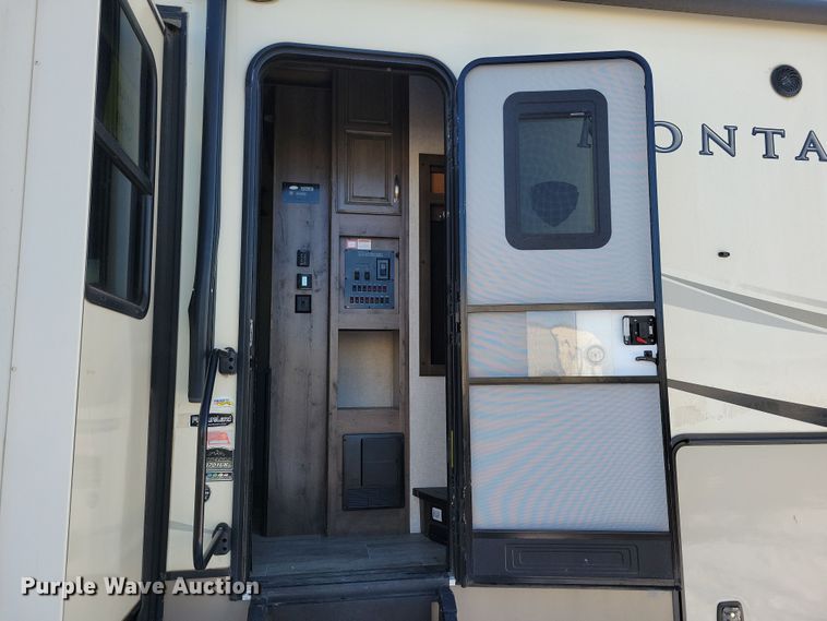 image for item NB9887 2018 Keystone Montana camper