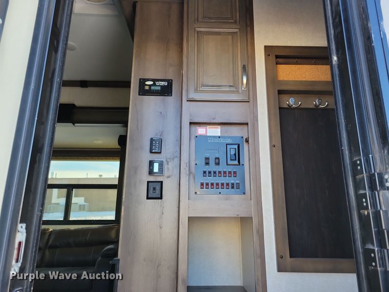 image for item NB9887 2018 Keystone Montana camper