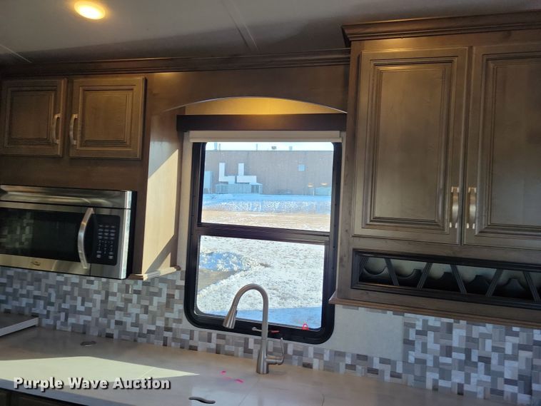 image for item NB9887 2018 Keystone Montana camper