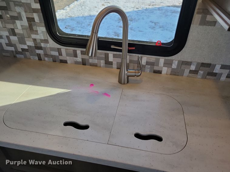 image for item NB9887 2018 Keystone Montana camper