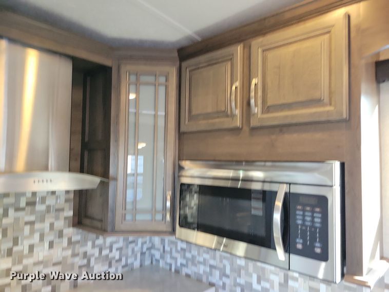 image for item NB9887 2018 Keystone Montana camper