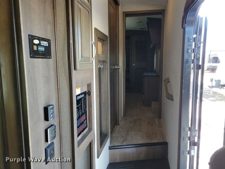 image for item NB9887 2018 Keystone Montana camper