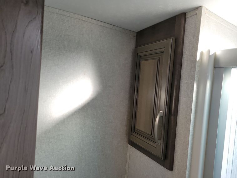 image for item NB9887 2018 Keystone Montana camper