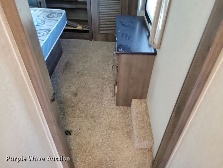 image for item NB9887 2018 Keystone Montana camper