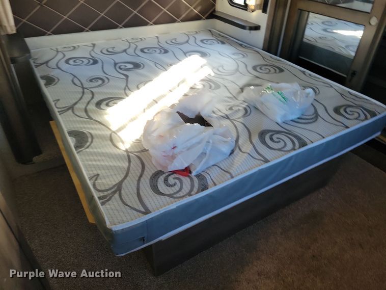 image for item NB9887 2018 Keystone Montana camper