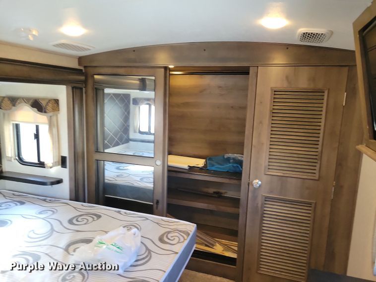 image for item NB9887 2018 Keystone Montana camper