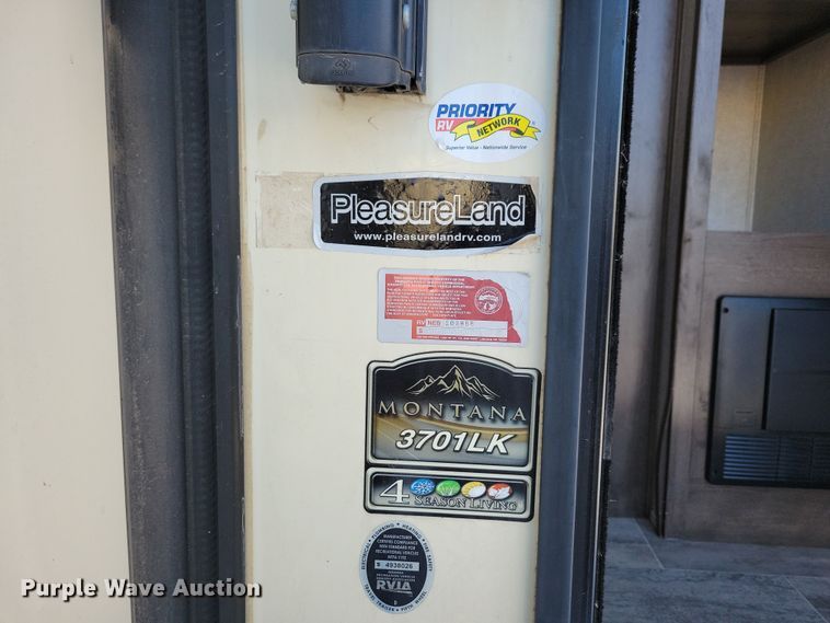 image for item NB9887 2018 Keystone Montana camper