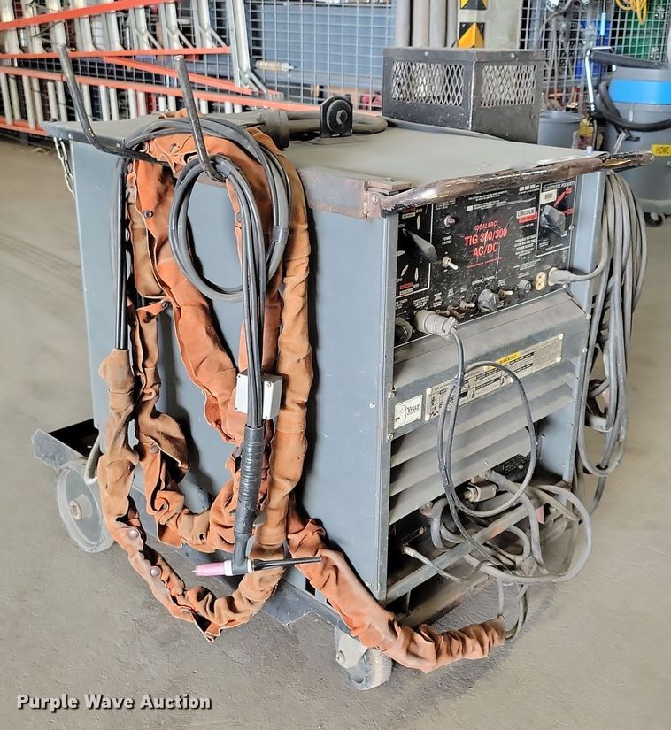 image for item NB9952 Lincoln Idealarc welder