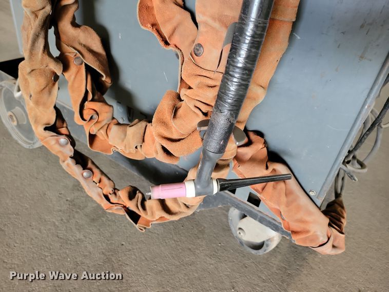 image for item NB9952 Lincoln Idealarc welder