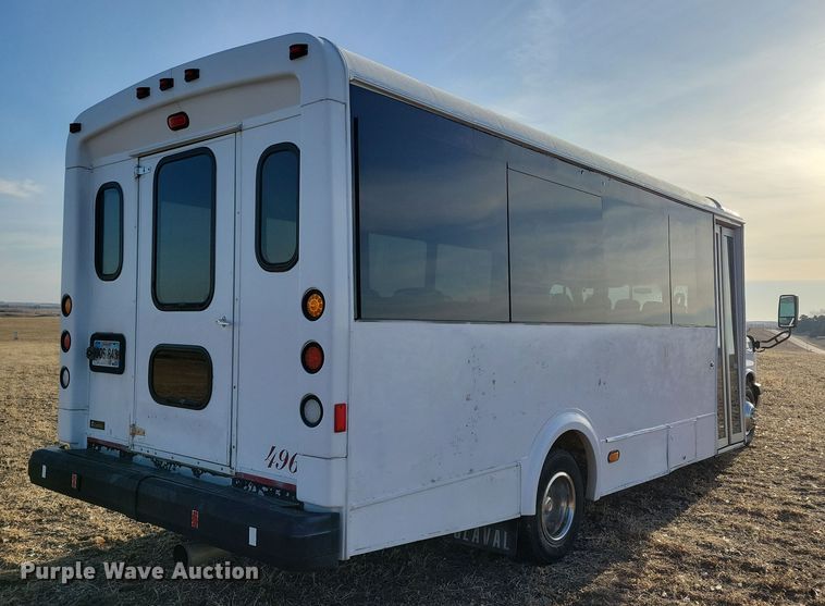 image for item NB9980 2009 Chevrolet Express 4500 shuttle bus