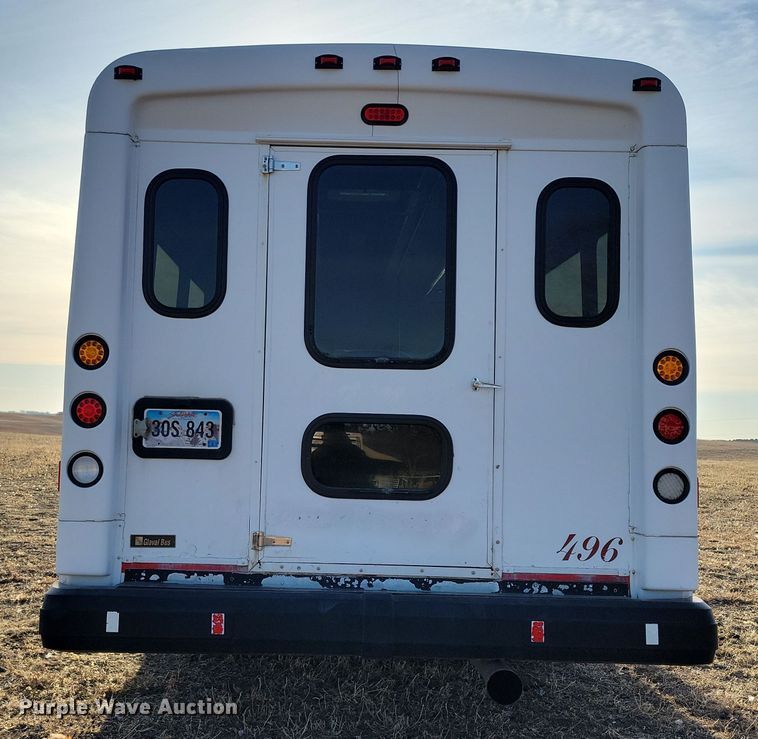 image for item NB9980 2009 Chevrolet Express 4500 shuttle bus