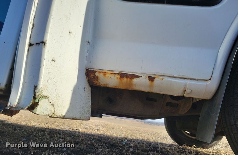 image for item NB9980 2009 Chevrolet Express 4500 shuttle bus