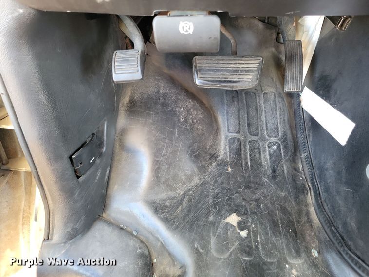 image for item NB9980 2009 Chevrolet Express 4500 shuttle bus