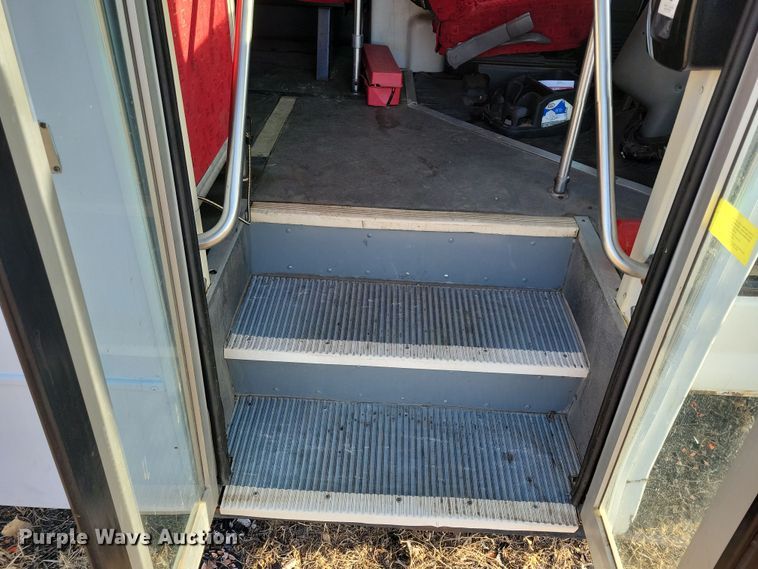 image for item NB9980 2009 Chevrolet Express 4500 shuttle bus