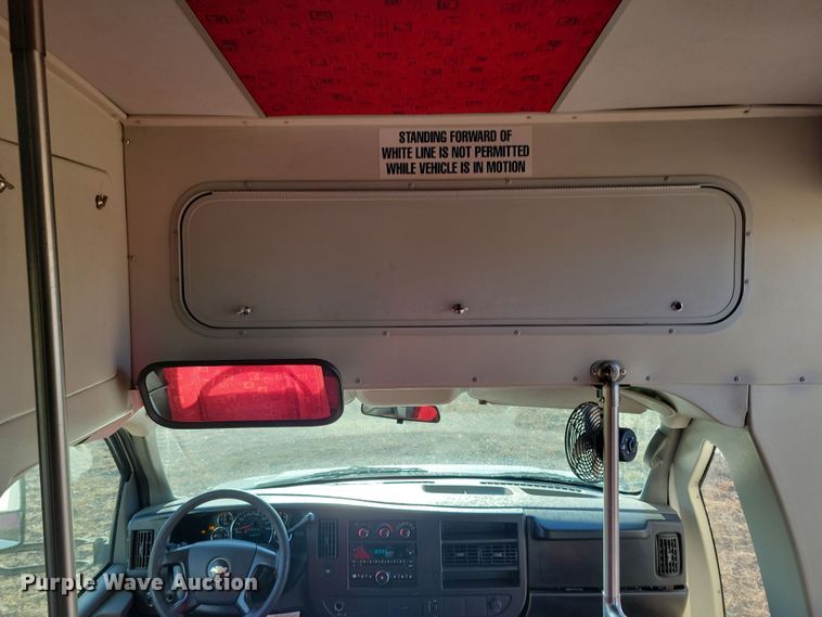 image for item NB9980 2009 Chevrolet Express 4500 shuttle bus