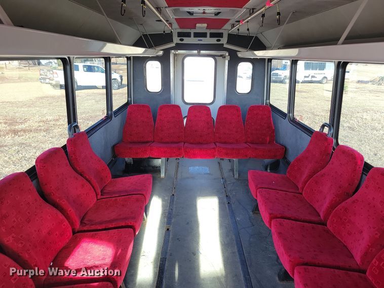 image for item NB9980 2009 Chevrolet Express 4500 shuttle bus