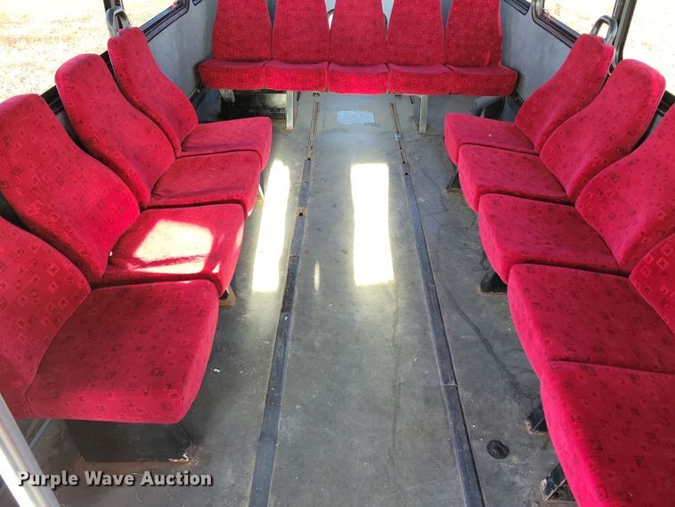 image for item NB9980 2009 Chevrolet Express 4500 shuttle bus