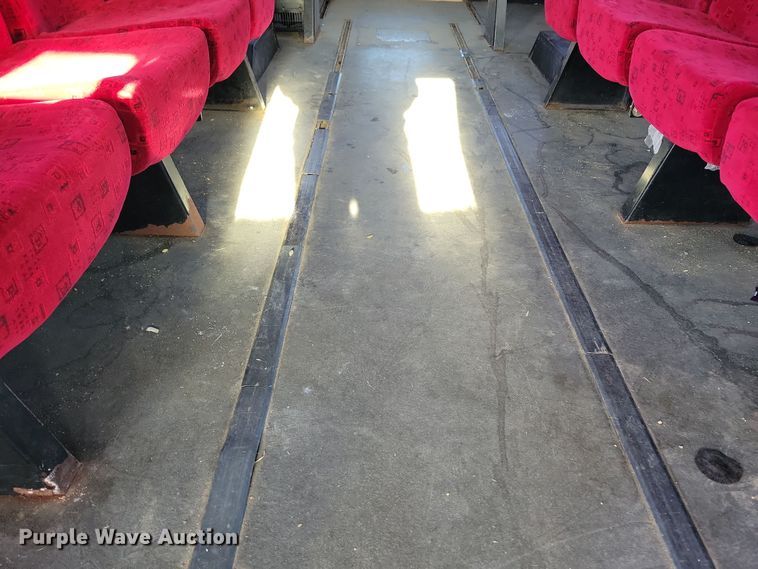 image for item NB9980 2009 Chevrolet Express 4500 shuttle bus