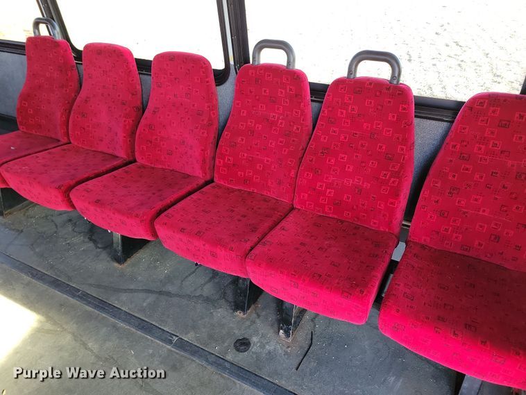 image for item NB9980 2009 Chevrolet Express 4500 shuttle bus