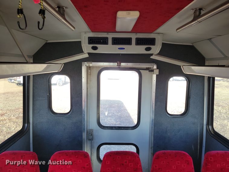 image for item NB9980 2009 Chevrolet Express 4500 shuttle bus