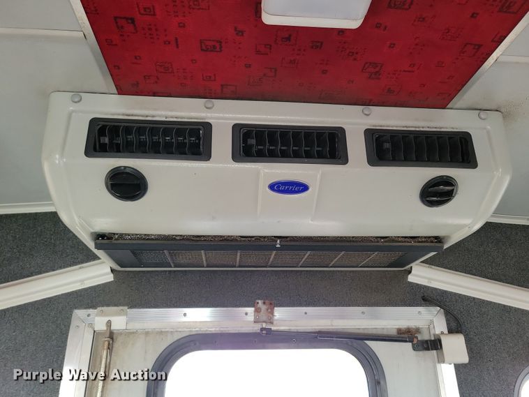 image for item NB9980 2009 Chevrolet Express 4500 shuttle bus