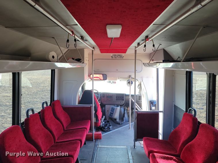 image for item NB9980 2009 Chevrolet Express 4500 shuttle bus