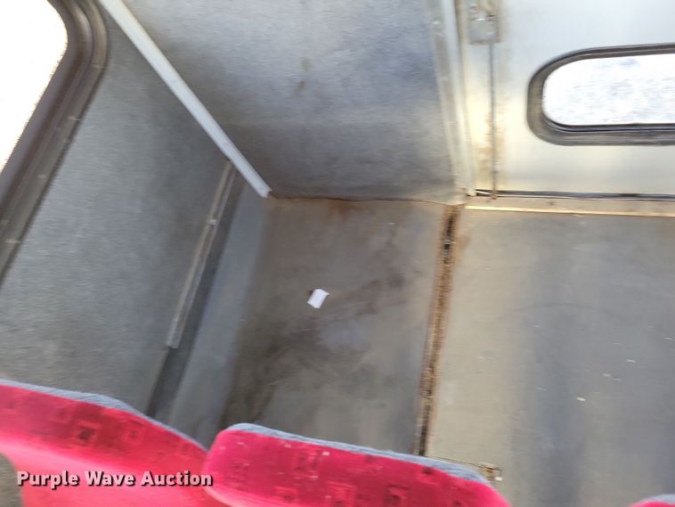 image for item NB9980 2009 Chevrolet Express 4500 shuttle bus