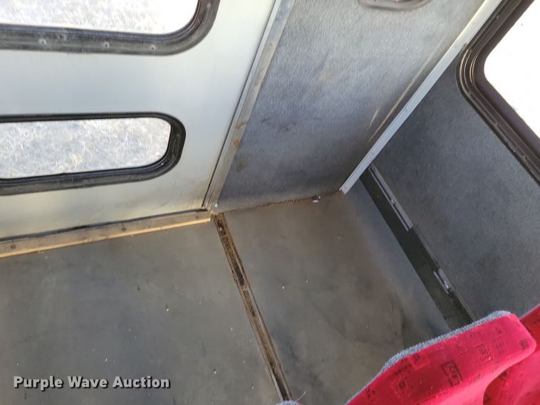 image for item NB9980 2009 Chevrolet Express 4500 shuttle bus