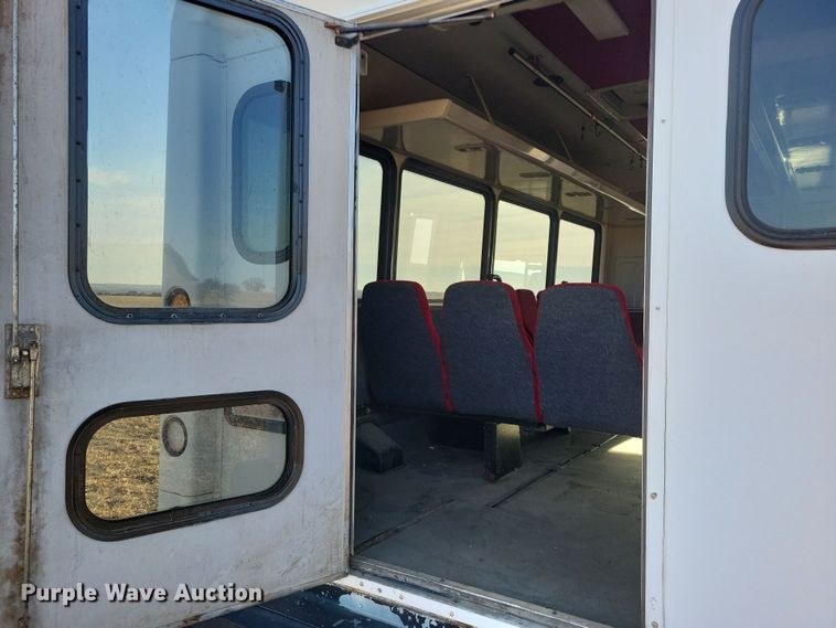 image for item NB9980 2009 Chevrolet Express 4500 shuttle bus