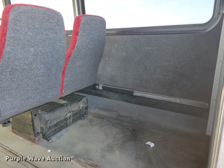 image for item NB9980 2009 Chevrolet Express 4500 shuttle bus