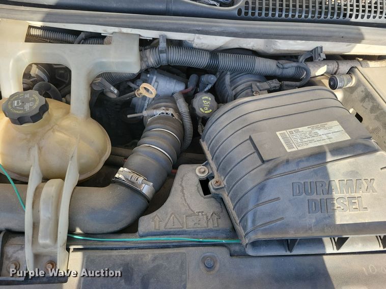 image for item NB9980 2009 Chevrolet Express 4500 shuttle bus