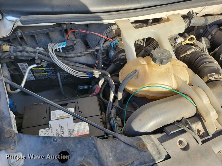 image for item NB9980 2009 Chevrolet Express 4500 shuttle bus